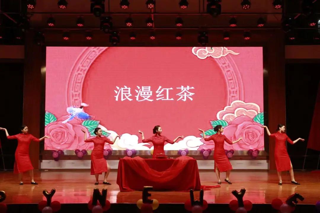 南昌向遠(yuǎn)軌道技術(shù)學(xué)校隆重舉行2021年社團(tuán)展演暨2022年元旦晚會(huì)