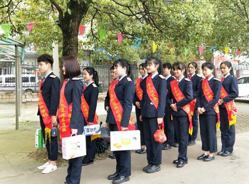 學雷鋒 共筑美麗幸福家園—南昌向遠軌道技術(shù)學校團委組織學習雷鋒精神系列活動（二）