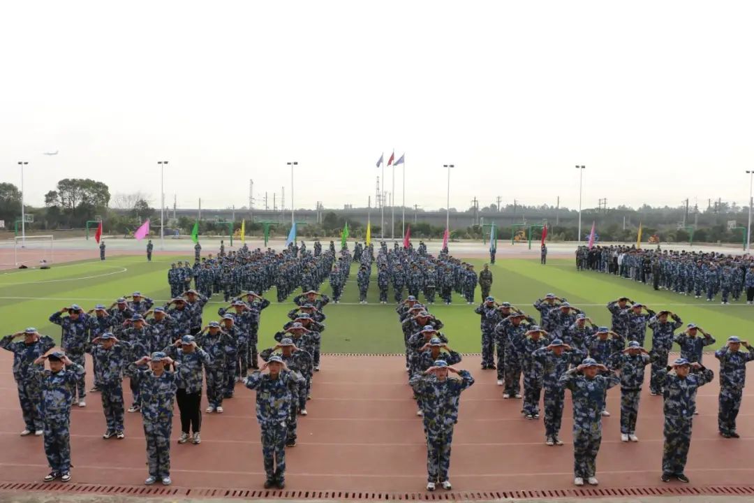 南昌向遠(yuǎn)軌道技術(shù)學(xué)校隆重舉行2022年春季新生素質(zhì)拓展成果展示暨表彰大會(huì)