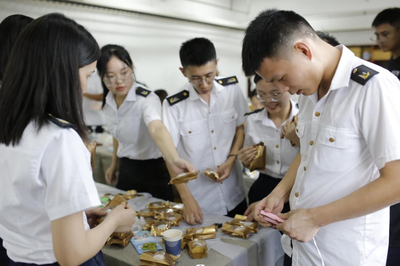 桃李芬芳至 金秋乘月來｜南昌向遠(yuǎn)軌道技術(shù)學(xué)校與江西銀行贛江新區(qū)分行牽手開展教師節(jié)主題活動(dòng)