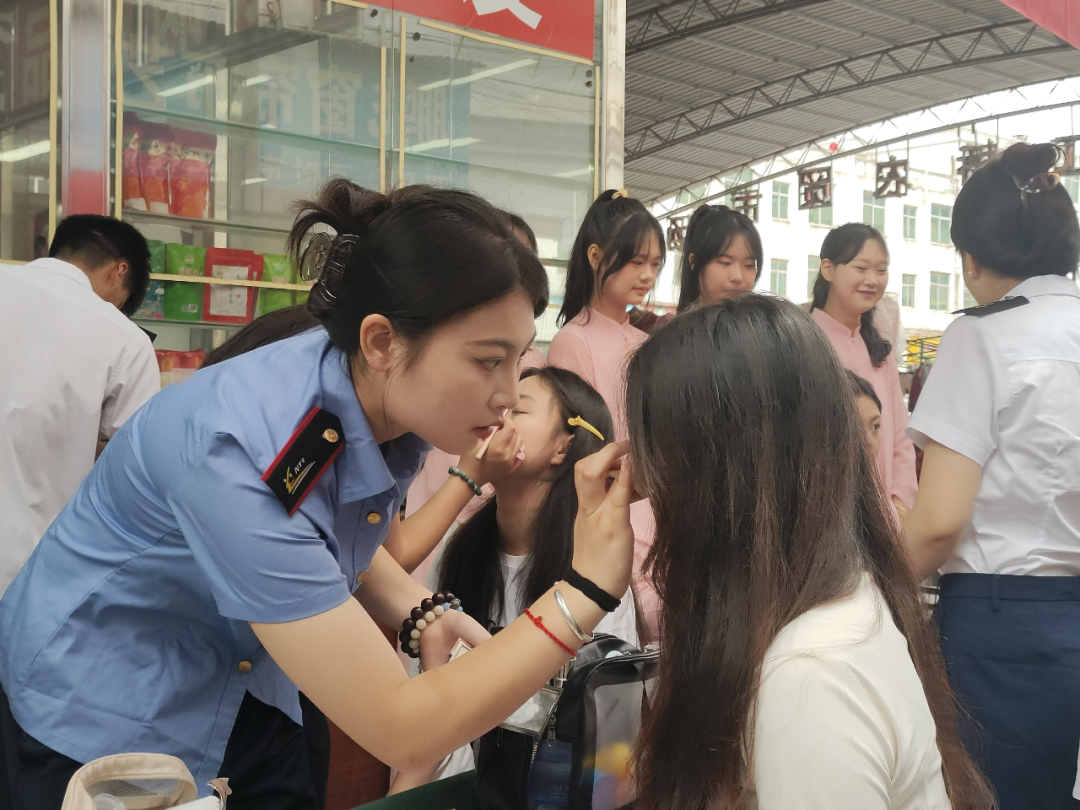 2024年南昌向遠軌道技術(shù)學校開展“技能服務美好生活”志愿服務活動