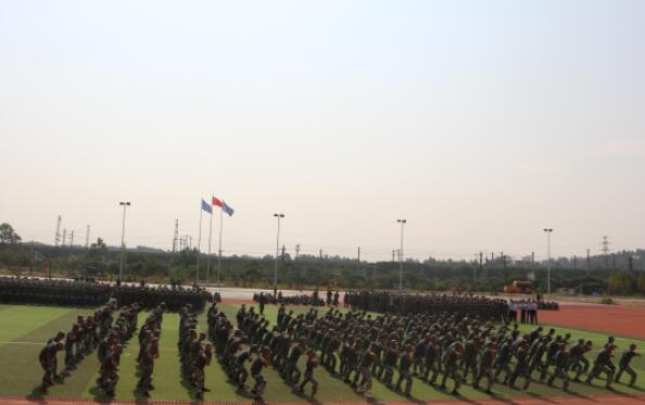 南昌向遠軌道技術(shù)學(xué)校2019級新生開學(xué)典禮暨軍訓(xùn)匯演表彰大會隆重舉行