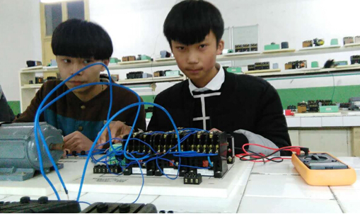 南昌向遠軌道學(xué)校教務(wù)處組織中級維修電工國家職業(yè)技能鑒定