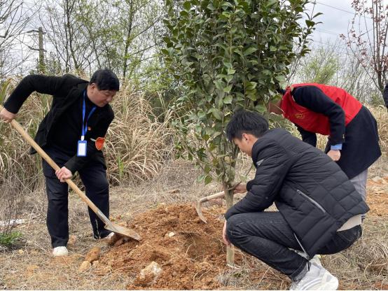 南昌向遠(yuǎn)軌道技術(shù)學(xué)校助力植樹節(jié)，彰顯向遠(yuǎn)力量