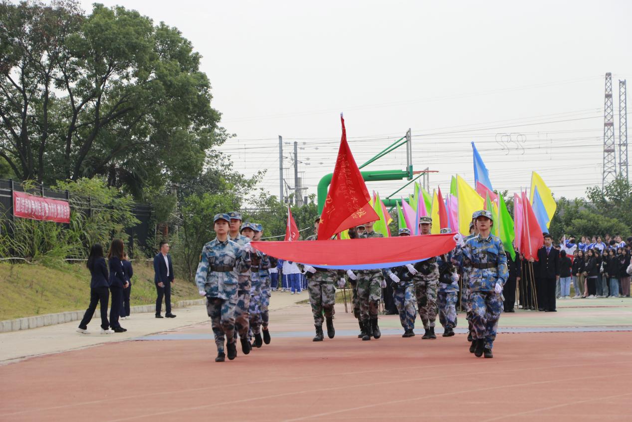 熱烈祝賀南昌向遠(yuǎn)軌道技術(shù)學(xué)校第十四屆運(yùn)動(dòng)會(huì)盛大開幕