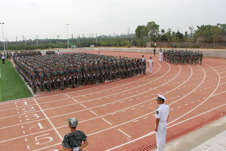 南昌向遠(yuǎn)軌道學(xué)校2018級新生開學(xué)典禮暨軍訓(xùn)匯演表彰大會隆重舉行