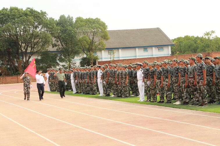 南昌向遠(yuǎn)軌道學(xué)校2018級新生開學(xué)典禮暨軍訓(xùn)匯演表彰大會隆重舉行