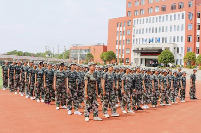 南昌向遠軌道技術(shù)學(xué)校2019年秋季新生軍訓(xùn)動員大會順利召開