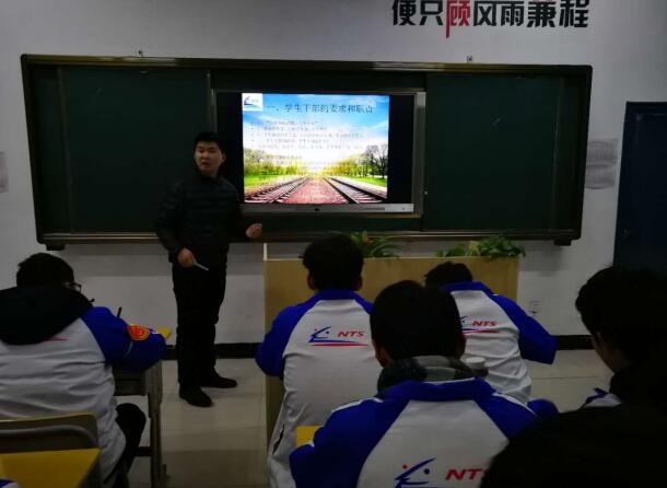 南昌軌道學(xué)校機(jī)車車輛工程系舉行學(xué)生干部及團(tuán)員干部培訓(xùn)大會(huì)