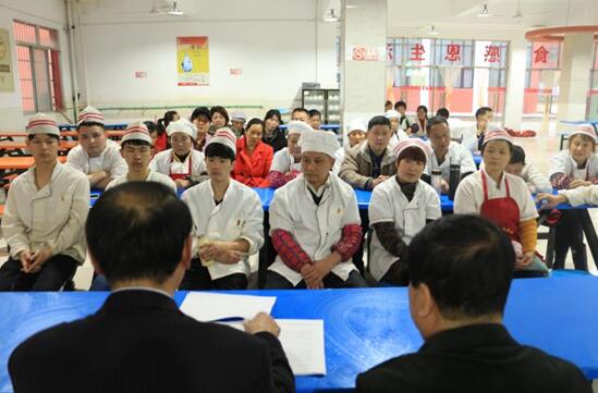 南昌向遠(yuǎn)軌道技術(shù)學(xué)校餐飲中心召開食品安全工作會議