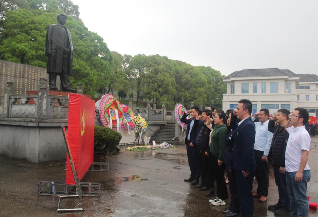 南昌向遠(yuǎn)軌道技術(shù)學(xué)校黨支部開展“精神血脈永賡續(xù)，革命薪火代代傳”主題黨日活動