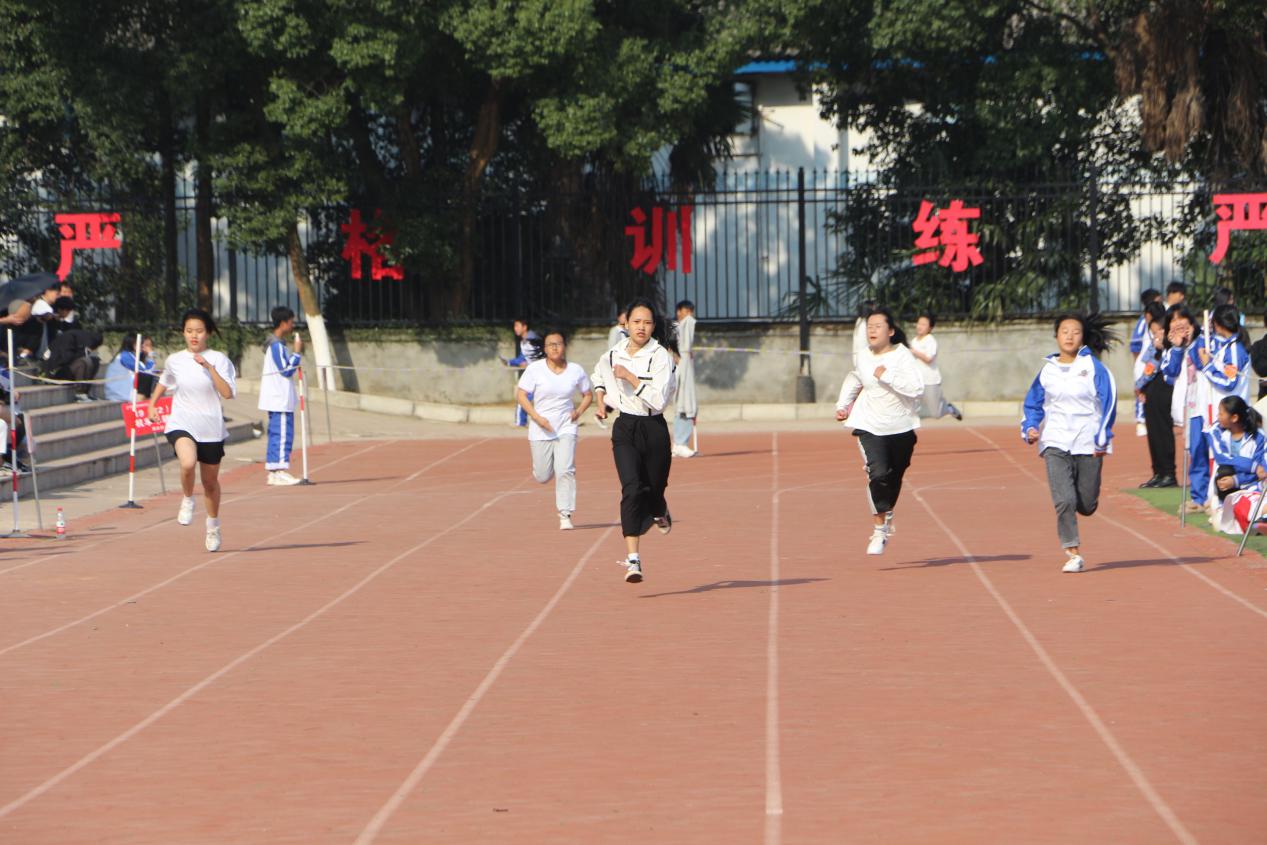 南昌向遠軌道技術學校第十三屆秋季運動會之徑賽風采