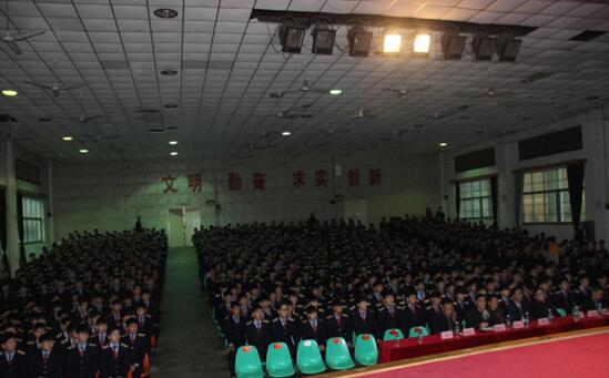 南昌向遠軌道技術(shù)學(xué)校大師進校園——全國勞動模范郭學(xué)飛來校作知識講座